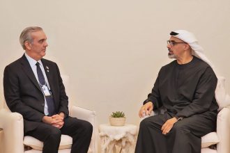 Presidente Abinader sostiene audiencia con el príncipe heredero de Abu Dhabi y concluye agenda en Emiratos Árabes Unidos