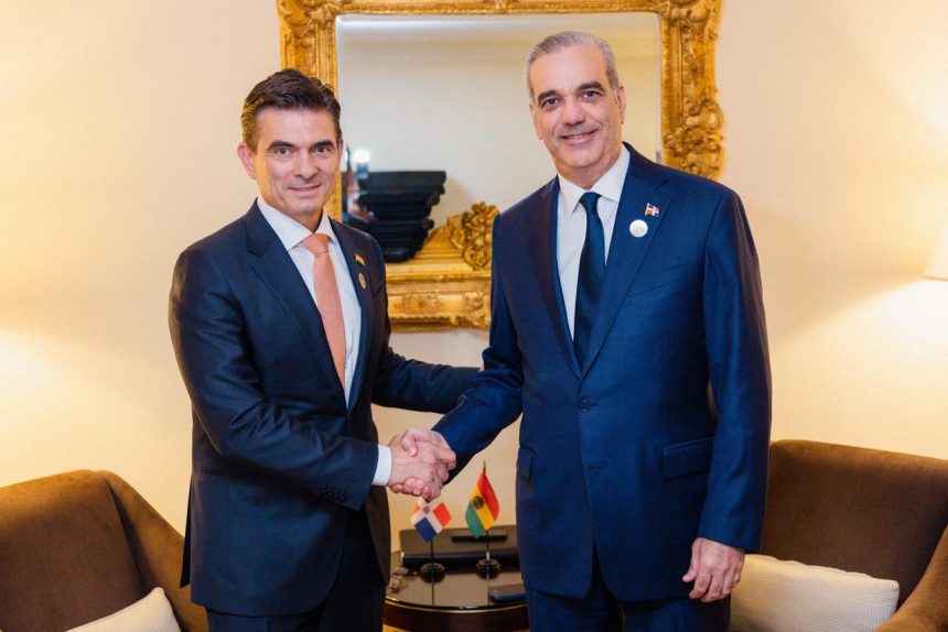 Abinader fortalece diálogo con Bolivia, con cuyo presidente se comprometen a estrechar más los lazos diplomáticos, explorar nichos de cooperación y el comercio, durante cumbre hemisférica en Miami