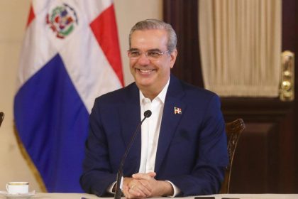 Presidente Abinader viajó este lunes a París, Francia; se reunirá con su homólogo Emmanuel Macron y reforzará agenda anticorrupción, integridad y comercio