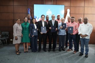 Cormidom y trabajadores firman acuerdo de paz laboral y bienestar