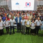 Abinader inicia la entrega de los primeros 2,000 de 8,000 títulos de propiedad de la parcela 1-B del sector Los Guandules, en Nuevo Domingo Savio