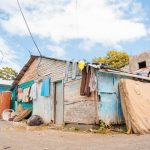 Paliza encabeza jornada social en Villa Montellano; garantiza auxilio a afectados y anuncia obras ante lluvias