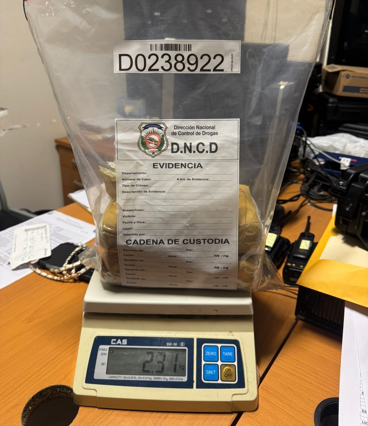 DNCD apresa mujer con dos paquetes de COCÍNA