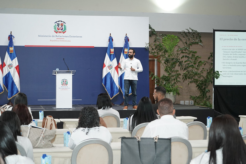 MIREX imparte taller de geopolítica para periodistas