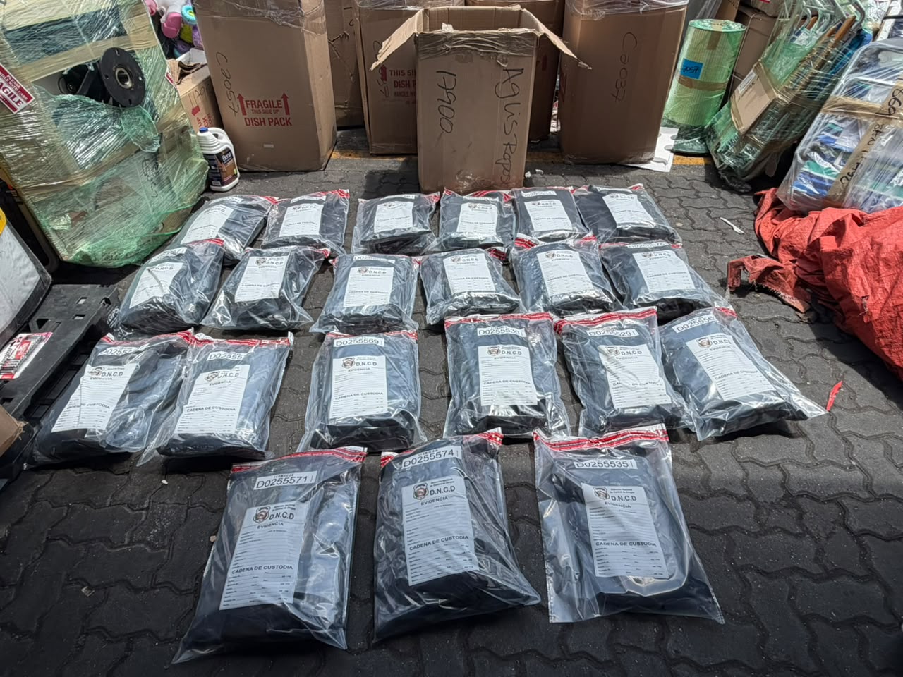 DNCD INCAUTA 41 PAQUETES DE MARIHUANA EN PUERTO DE HAINA ORIENTAL